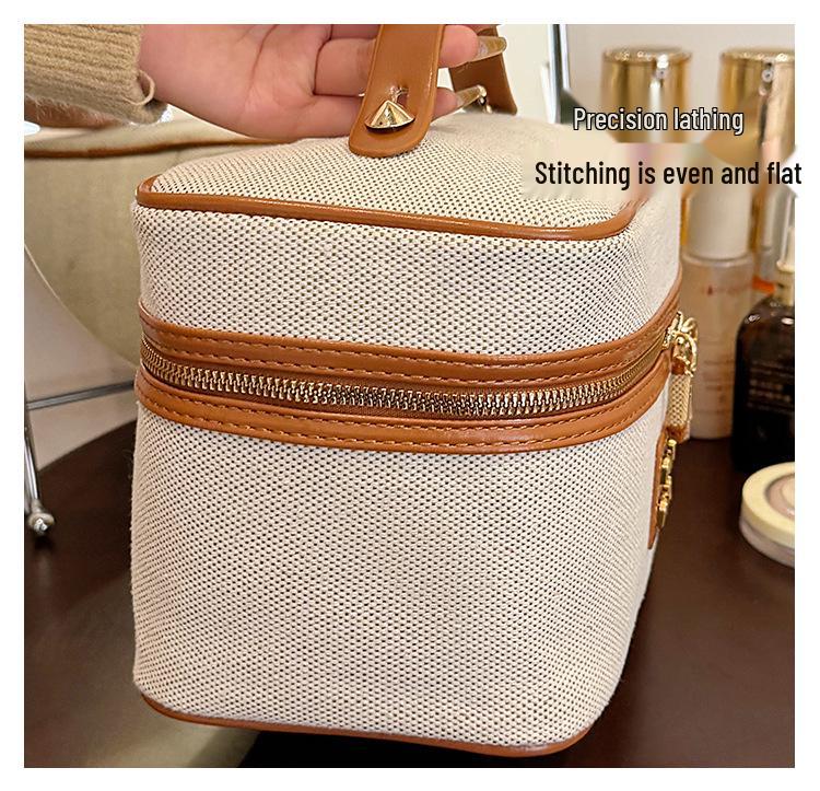 2024 Trendy Large-Capacity Metal Label Makeup Bag Organizer