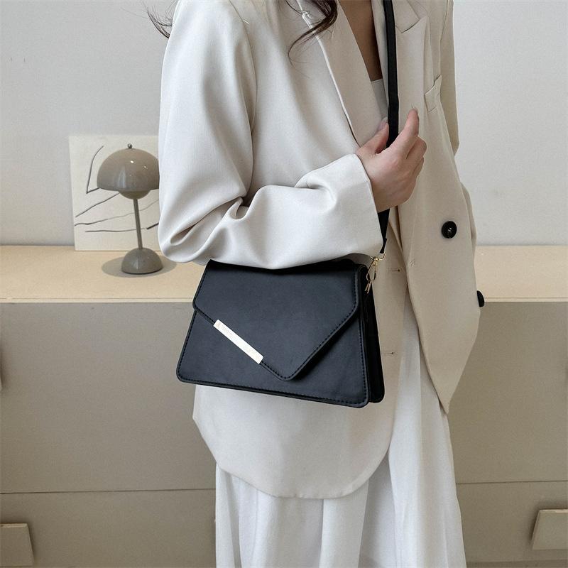 Solid Color New 2025 Autumn and Winter New Retro Simple Fashion Casual Contrasting Color Single Shoulder Oblique Span Small Square Bag