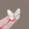 Meng Wanzhou's Pearl Butterfly Brooch: A Chic Accessory Protecting the Mother-of-pearl, Perfect for Elegant Women's Suits.