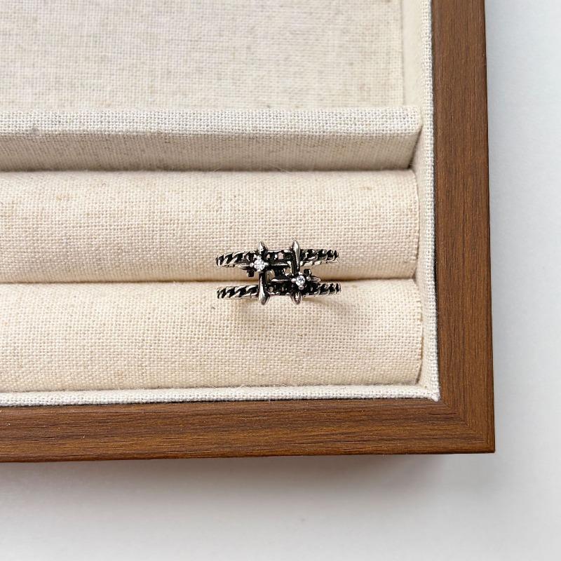 Design A Niche Double-layer Minimalist Style Cross Ring for Women, Featuring A Vintage Opening and Adjustable Design.