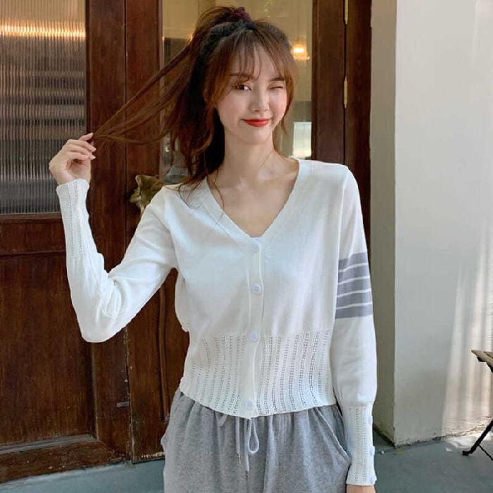 

2023 Autumn Korean Style Slimming Striped V-Neck Long-Sleeve Knitted Top One Size білий