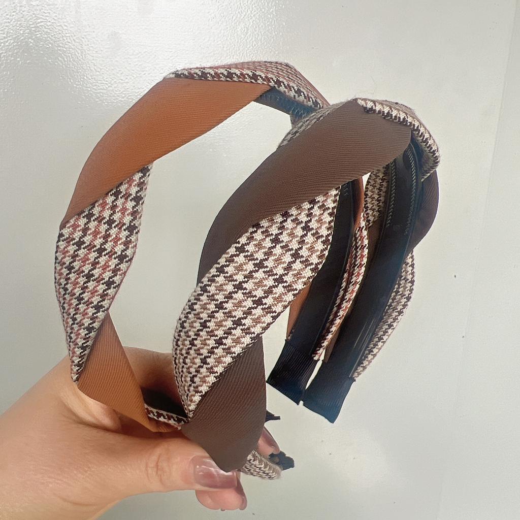 French-Style Retro Braided Plaid Hairband for Women, Non-Slip with Teeth, Suitable for Going Out, Shopping, and Affordable Party Outfits