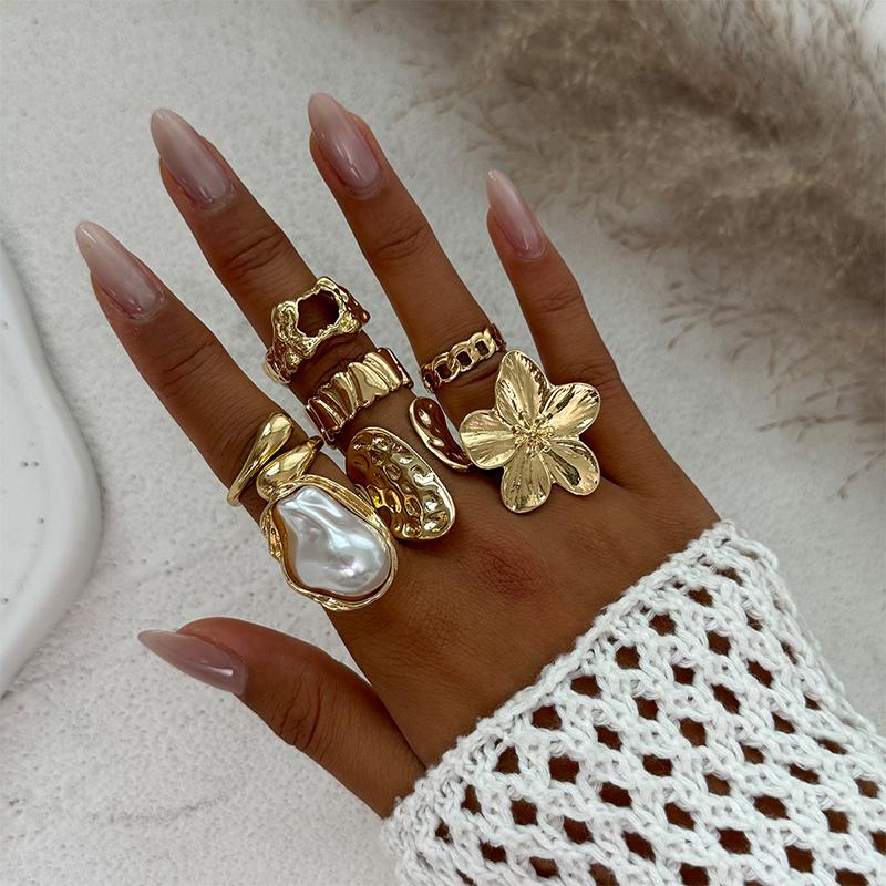 7Pcs Retro Punk Irregular Rings Set for Wome Metal Flower Multi-Layer Hollow Baroque Pearl Resign Ring Jewelry Accessories Gift