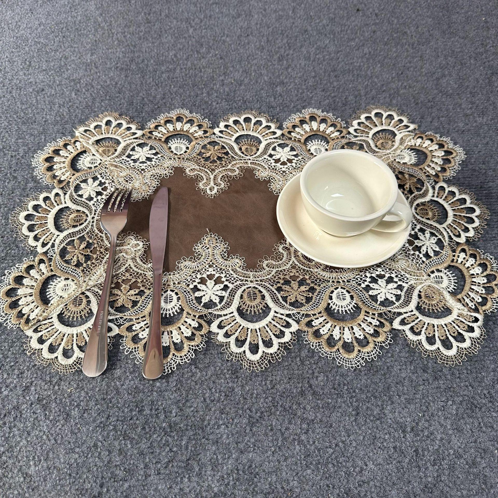 

Подставка под приборы из искусственной кожи с кружевной кромкой в европейском стиле: Водонепроницаемый, термостойкий, износостойкий для дома и ресторана. 30*45cm коричневый