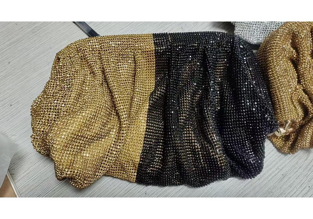 Borsa da sera da donna alla moda 2025: Spalla a catena, Design a nuvola con clip in acrilico con diamanti pieni