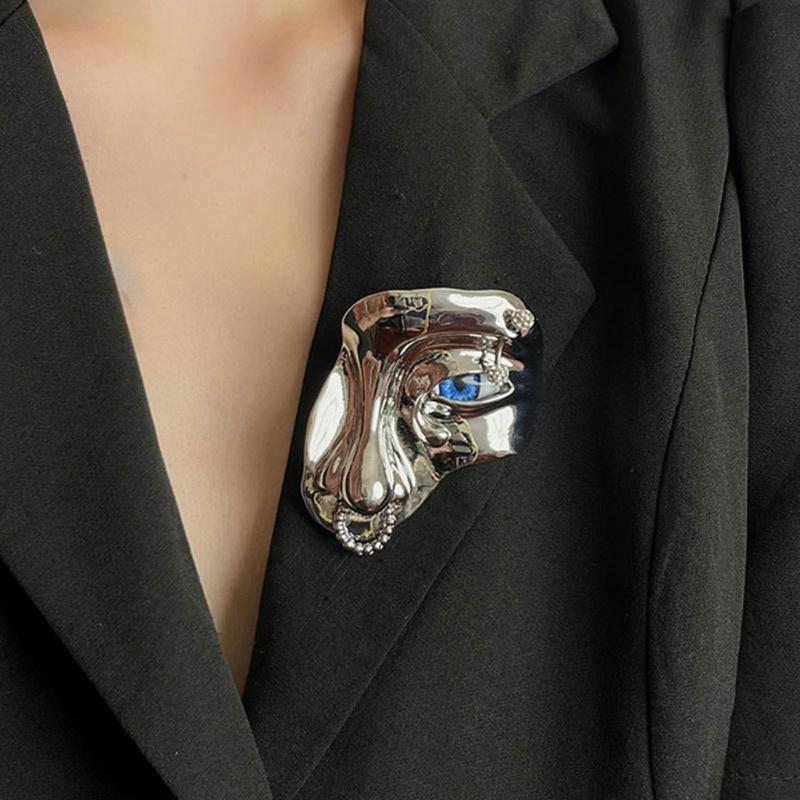 Exaggerated Vintage Half Face Brooch Alloy Pin Fashion Coat Brooch Lapel Pin Orcs Mask Brooch Clothing Pin Jewelry