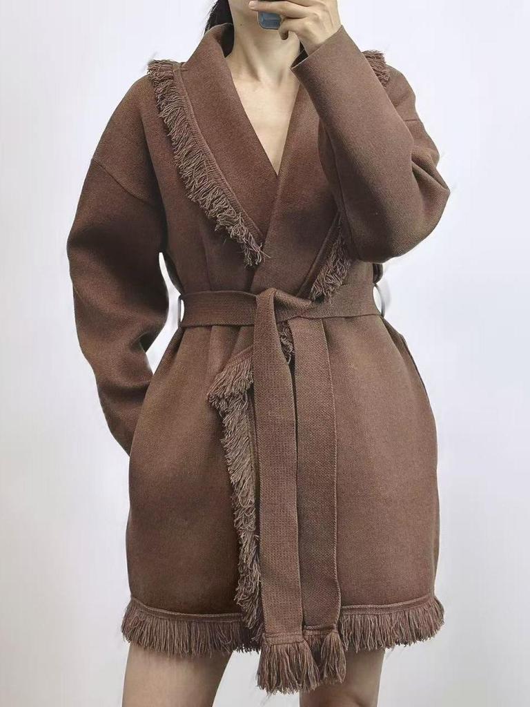 Jesienno-zimowy kardigan sweter płaszcz w kolorze kawy z frędzlami, średniej długości, w stylu retro