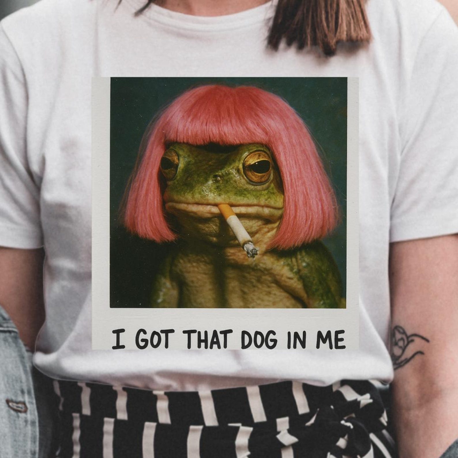 Stylish Funny Frog Meme Shirt – Pink Wig Frog Smoking Cigarette – “I Got That Dog In Me” Vintage Aesthetic Tee. S