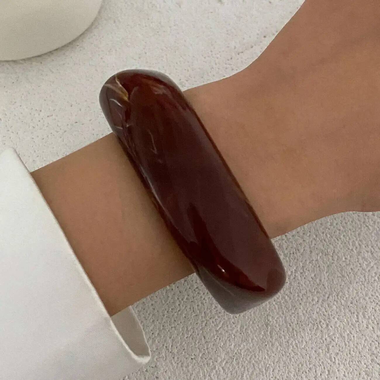 

SHIXIN Vintage Brown Coffee Acrylic Resin Chunky Bangle Bracelet for Women Punk Metal Irregular Spring Open Bangle Men Jewelry