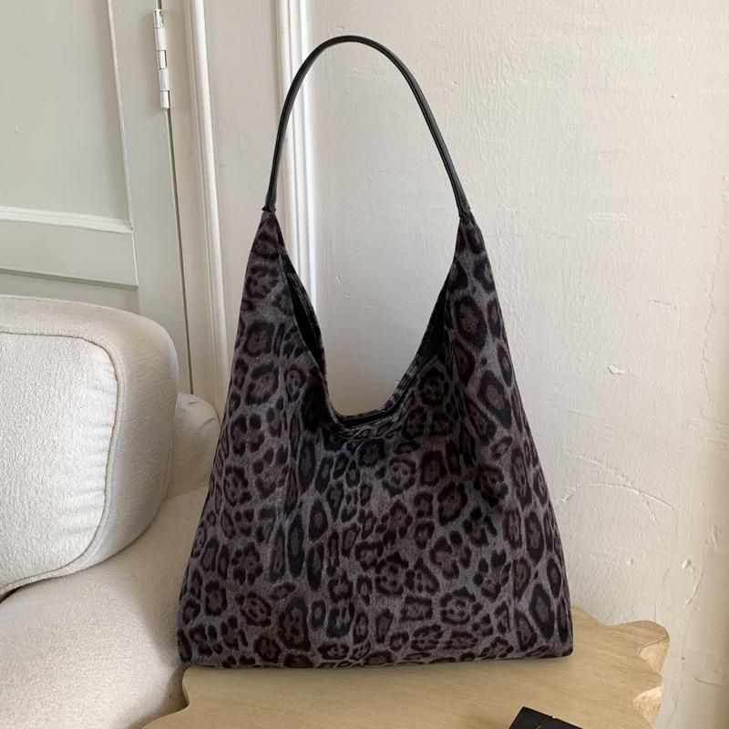 Fashion Leopard Print Tote Bag Autumn New Large-capacity Personalized Shoulder Bag Casual Commuter Bucket Bag