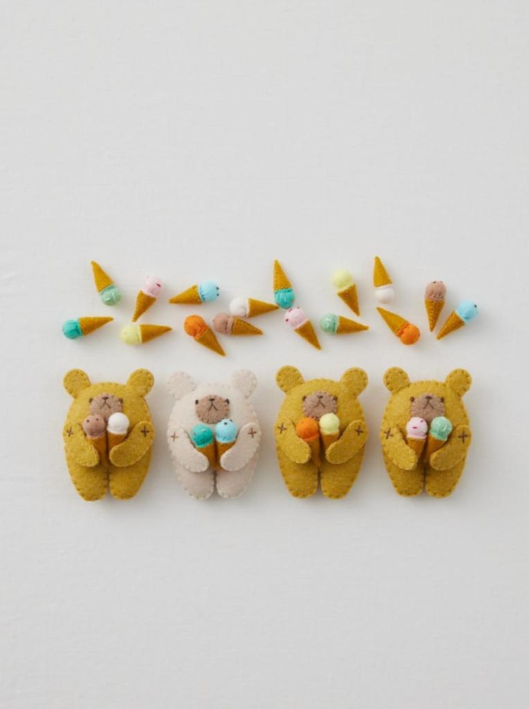 Felt Crafts Book “Enjoy the Seasons Cute Felt Mascots”