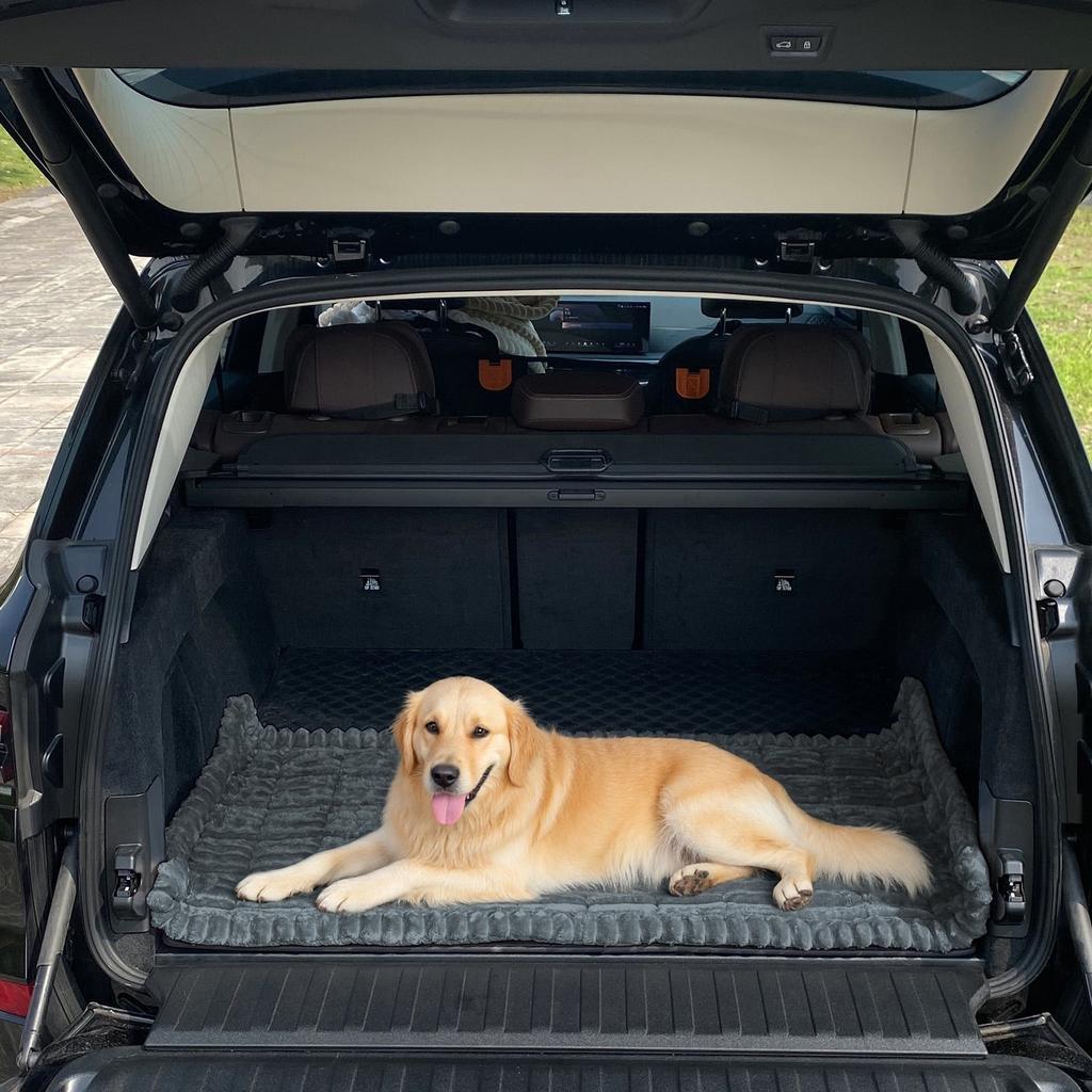 Backseat Pet Bed Mat, Dog Bed for Car Back Seat, Non-Slip Furry Dog Covers Pet Mat, Fit for Backseat Extenders and Seat Covers