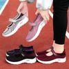 Nowe buty dla mam w średnim i starszym wieku, miękka podeszwa, płytkie usta, buty do chodzenia, samoprzylepne, codzienne, pojedyncze buty 2025