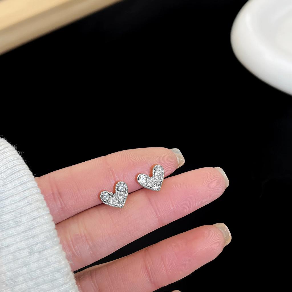 Mini Full Crystal Heart Rhinestone Stud Earring for Women Temperament Korean Design Cute Wedding Jewelry Girl Gift