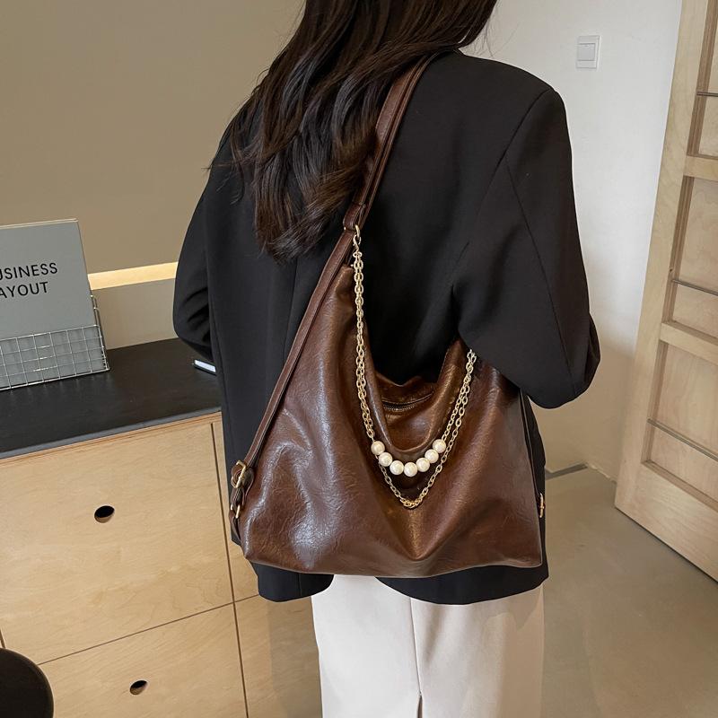 Premium sense large capacity tote bag women's 2025 new pearl chain shoulder bag commuter versatile backpack