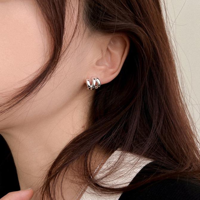 Niche Korean Retro Multi-Circle Metal Stud Earrings - Versatile, Simple, Copper-Plated Gold