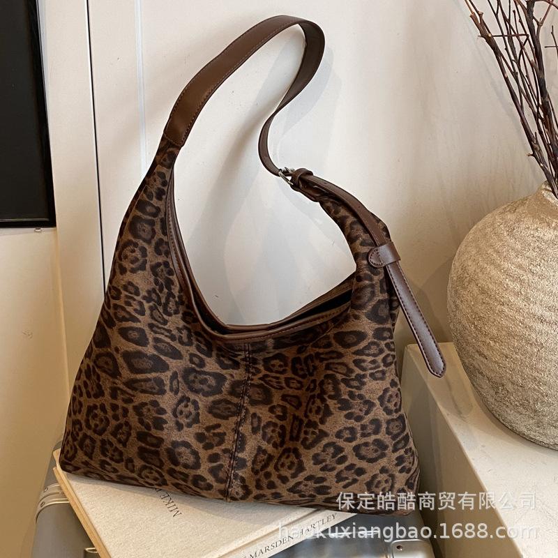 Leopard print bag women's 2025 new autumn and winter super fire commuter bag large-capacity commuter tote bag going out shoulder bag