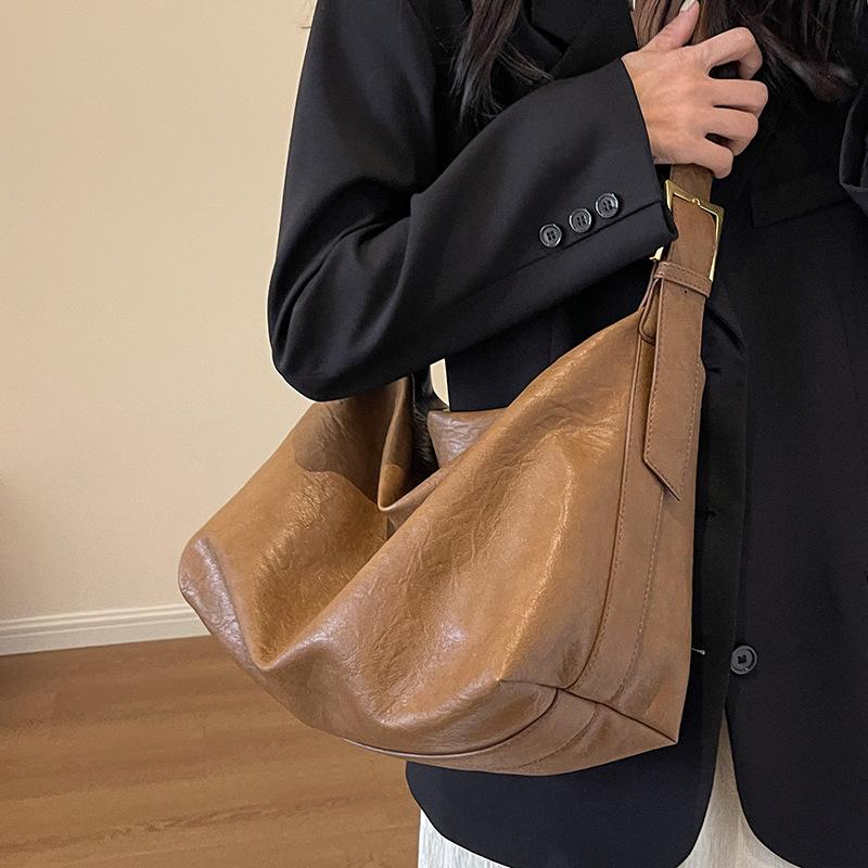 Large Capacity Bag Women's Autumn Versatile New Fashion Shoulder Messenger Bag Texture Pillow Tote Bag