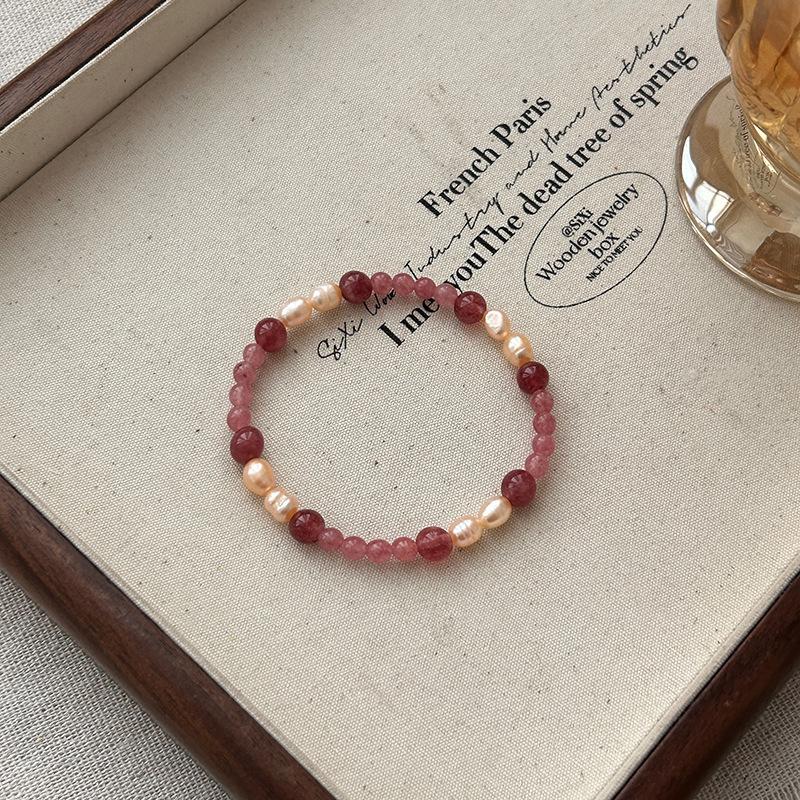 Light Luxury Niche Design Delicate Sweet Stackable Pearl Strawberry Crystal Bracelet For Women