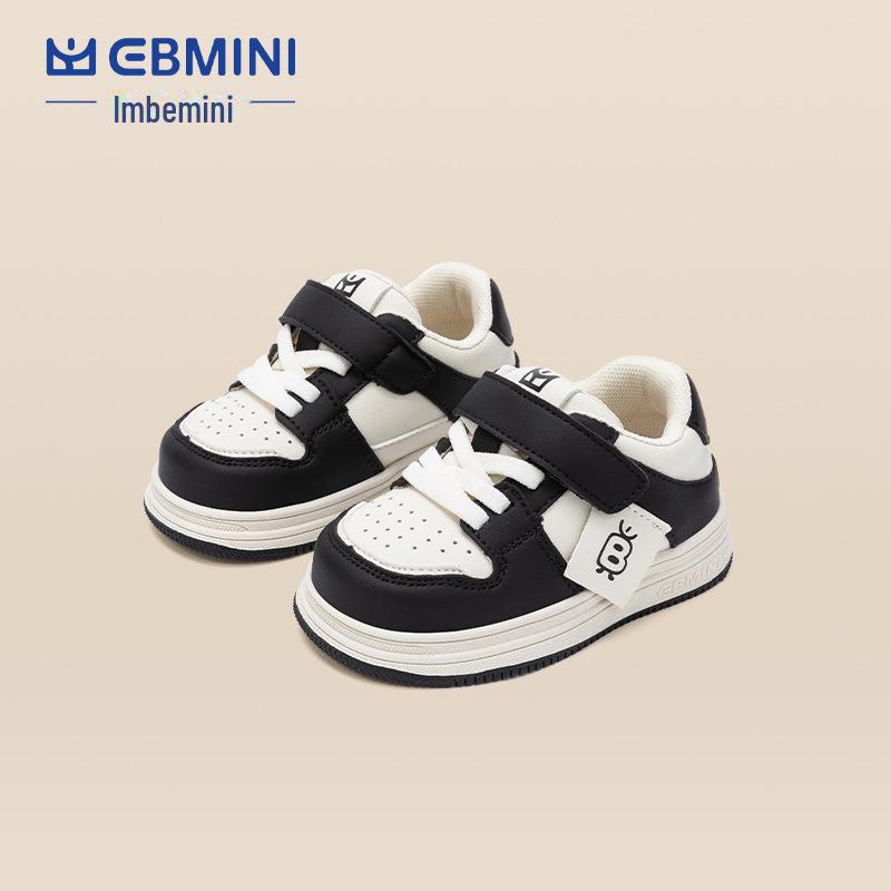 

Кроссовки для мальчиков Yingbeimini с мягкой нескользящей подошвой — повседневная обувь для малышей весна/осень 2024 года. Size 26, Insole 16.5cm, Fits 15.9cm Foot бежевый/чёрный