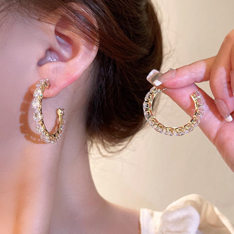 S925 Silver Needle Rhinestone Tassel Earrings - Exquisite Long Claw Chain with Colored Diamonds, European & American Style