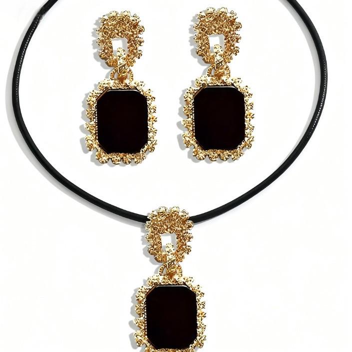 Elegant Metal Necklace & Earring Set: Light Luxury Autumn/Winter Collection
