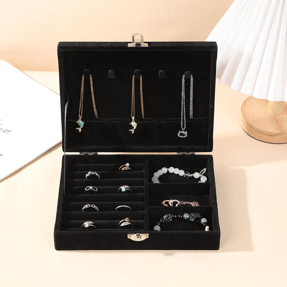 

Розкішна портативна скринька для ювелірних виробів із замком, велика місткість для зберігання намиста та сережок 20*15*4.5 cm