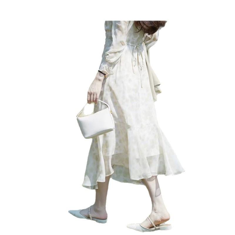 Long-sleeved dress women's autumn gentle temperament slim and thin floral long V-neck fishtail skirt