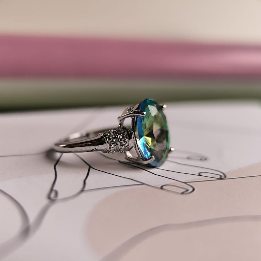 Серебряное кольцо с мистик топазом 3.78ct, вес изделия 4,04 гр (2190455)