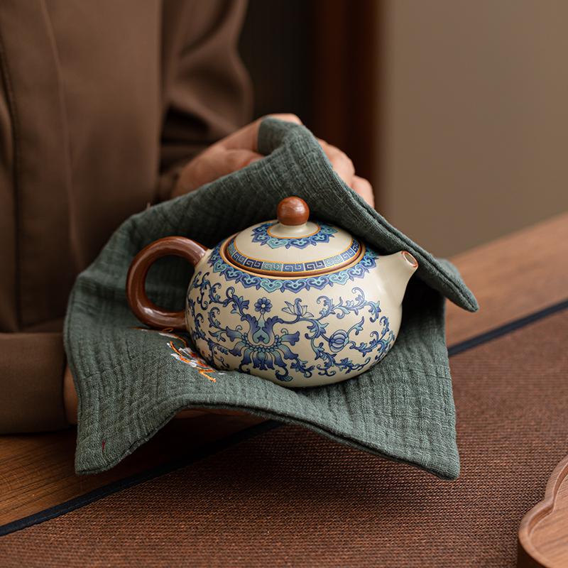 Plum blossom embroidered tea towel, water-absorbing thickened pot towel, cotton and linen retro Kung Fu tea cloth pad