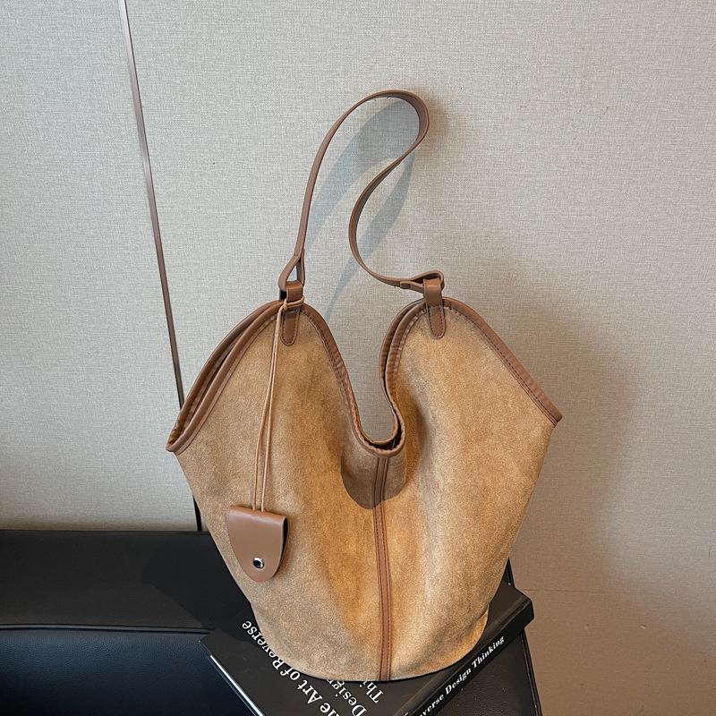 Torba o dużej pojemności damska nowa jesienno-zimowa retro modna torba na ramię niszowa wszechstronna torba tote do dojazdów duża torba