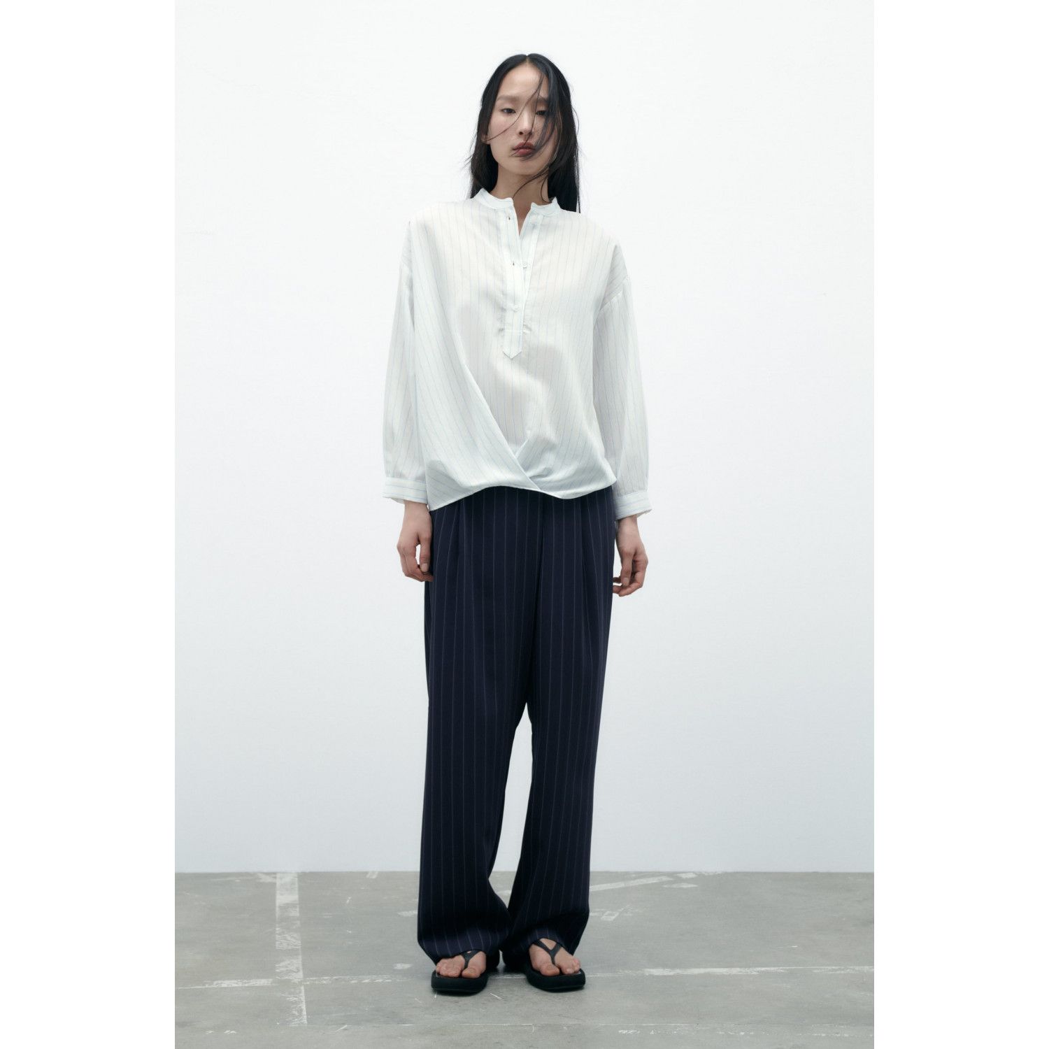 

STRIPED BLOUSE WITH FRONT KNOT