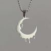 Gótico Punk Acero Inoxidable Luna Creciente Derretida Colgante Collar de Cadena Larga para Mujer Hombres Cadena de Suéter Joyería de Halloween Regalos