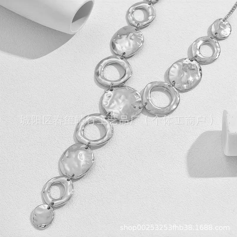 

A geometric oval long necklace, sweater chain, retro fashion trend item. срібло сірий колір