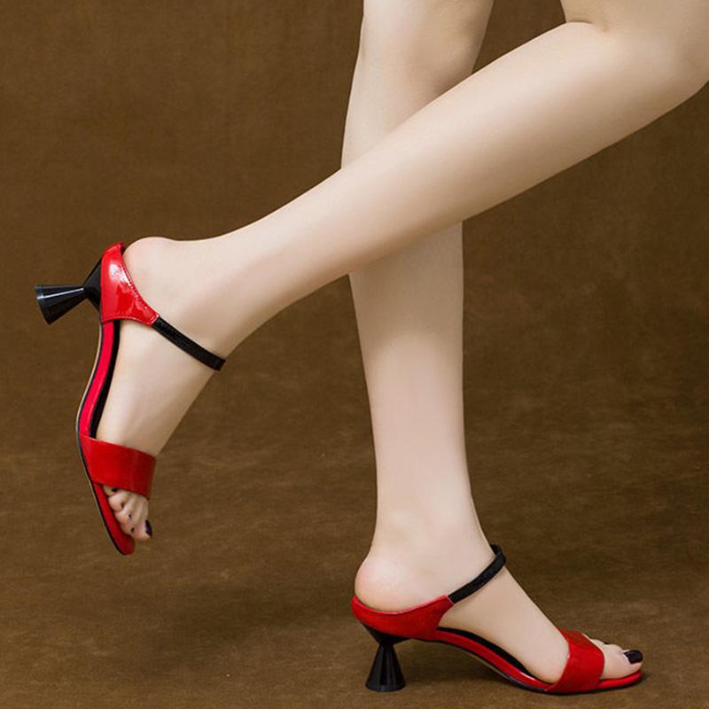 Echte Lackleder-Sandalen für Damen, modische koreanische Version von Schuhen mit hohen Absätzen, draußen tragen, Stiletto-Hausschuhe, Sommer-All-Match-Schuhe für Damen