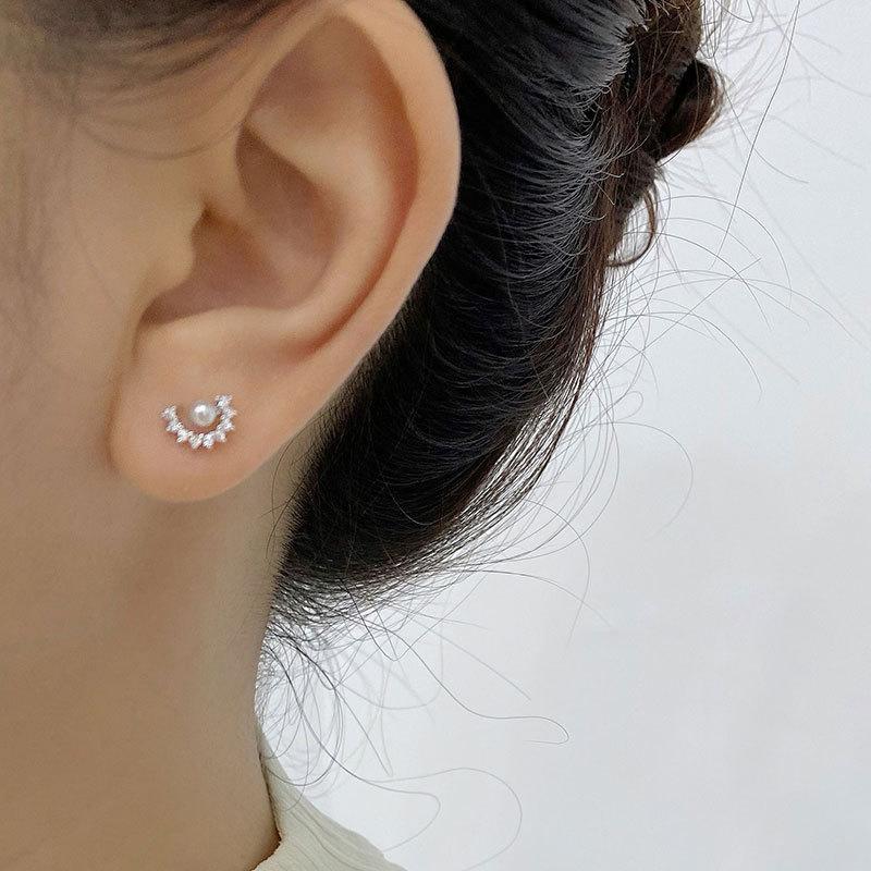 Moon Pearl ~ Earrings Inlaid with Diamond Moon Pearl Earrings C-shaped Diamond Pearl Earrings for Women