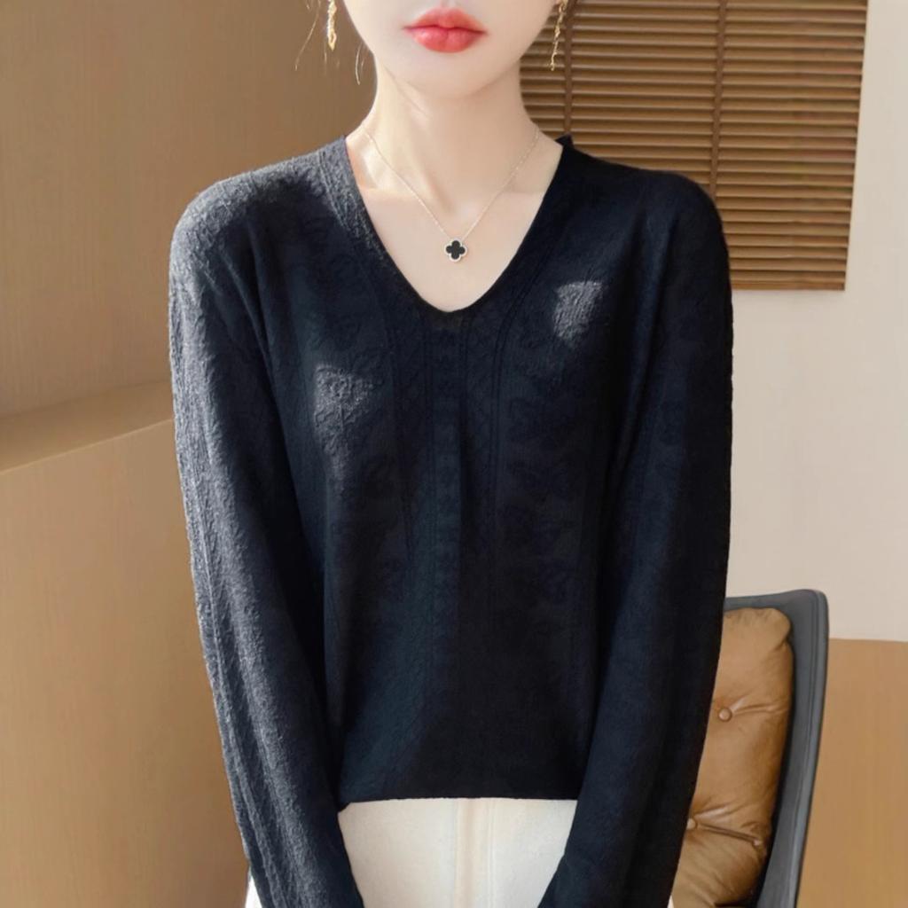 Spring New Style V-neck Loose Knitted Sweater, Soft and Soft Women's Sweater, Super Fashionable Crochet Base Layer