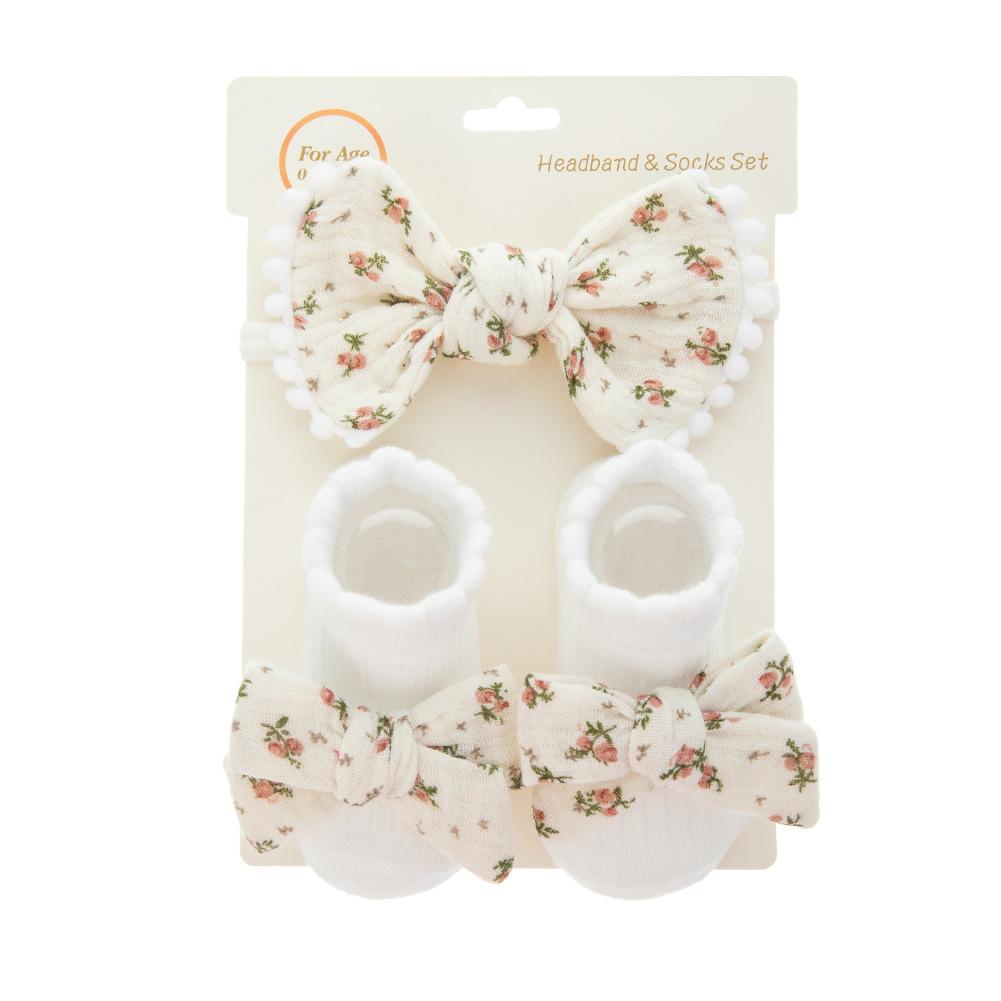 Niedliches europäisches Babysocken-Set mit Spitzen-Stirnband Knitter-Handgebundener Schleifenschmuck Bootssocken Neugeborenen-Stirnband Rutschfeste Bodensocken
