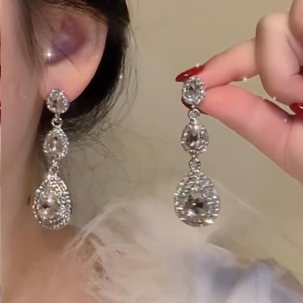 Elegant Retro Tassel Flower Earrings: Delicate High-End Studs for Women