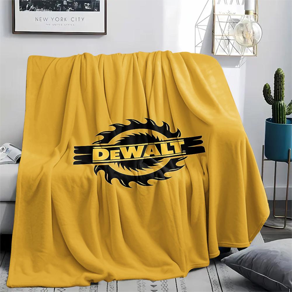 1 szt. Koc flanelowy z nadrukiem Dewalt, Wysokiej jakości, Na wszystkie pory roku, Wystrój domu, Ciepło i komfort, Idealny na prezenty świąteczne