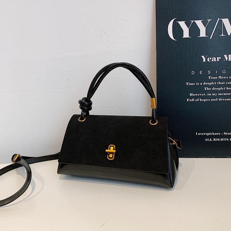 

Exquisite Korean Design Shoulder Bag - Versatile Small Crossbody Handbag for Women 24x11x12 cm