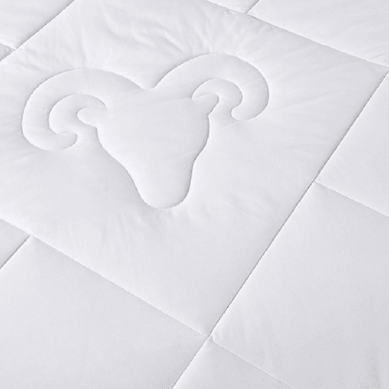 TRIPCODE All-Season Polyester Blend Quilt