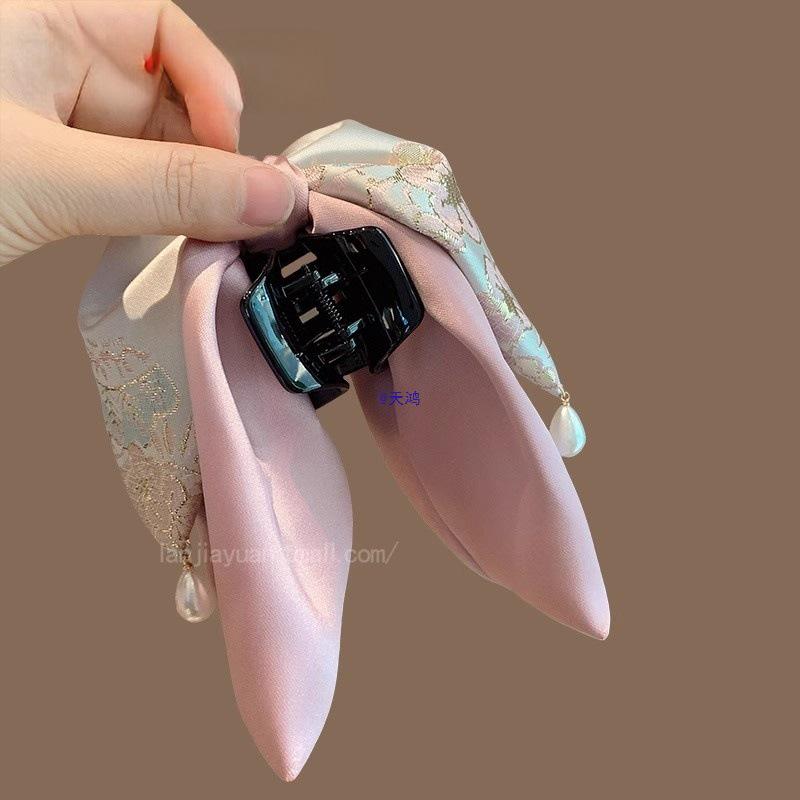 Bestickte Jacquard Haarspange: Mittelgroßes florales Accessoire im chinesischen Stil für Damen-Pferdeschwänze