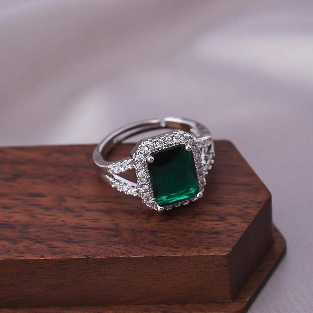 

Изумрудное квадратное кольцо с бриллиантом, регулируемое - Не тускнеющее, Дизайн в стиле тяжелой промышленности для женщин