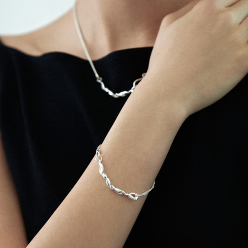 

Soorium SINGLE KNOT BRACELET GOLD