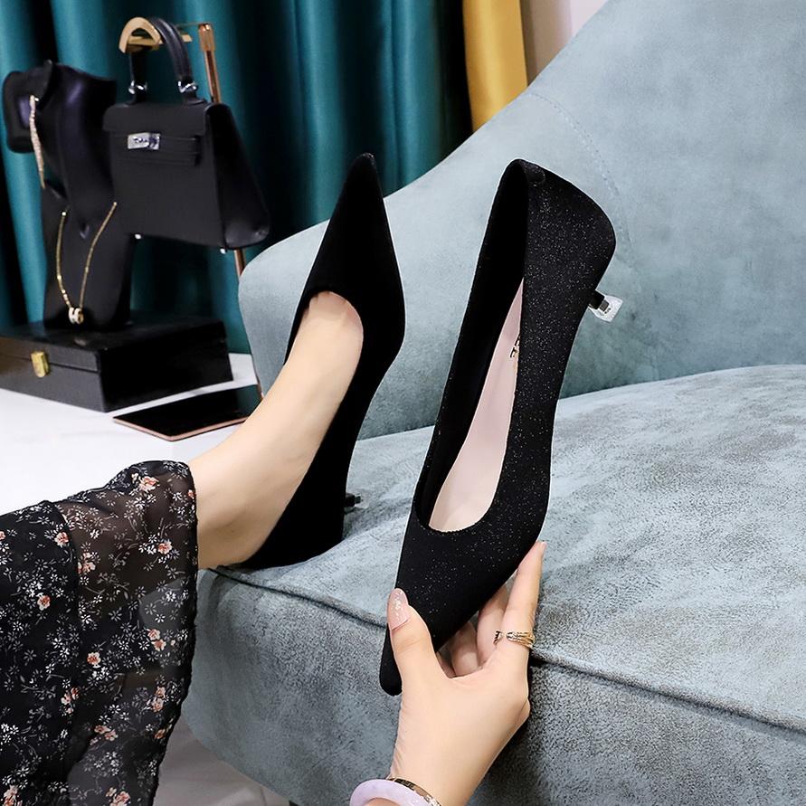 Madingi moteriški batai banketams: Ploni kulno vidurio kulno segios smailės galiuko storio aksomo veido vienviečiai batai