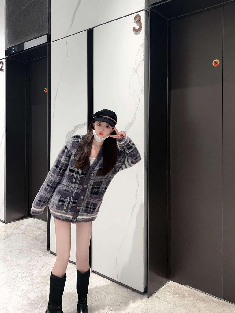 Women's Retro Korean Plaid Knit Cardigan Sweater - Autumn/Winter Imitation Mink Velvet, Japanese Loose Fit.
