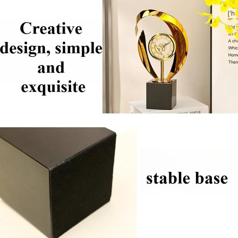 Kunstskulpturen Light Luxury Metallskulpturen Ästhetisch Ästhetisch Kreative Tischuhren Design Haushaltsdekoration Ornament