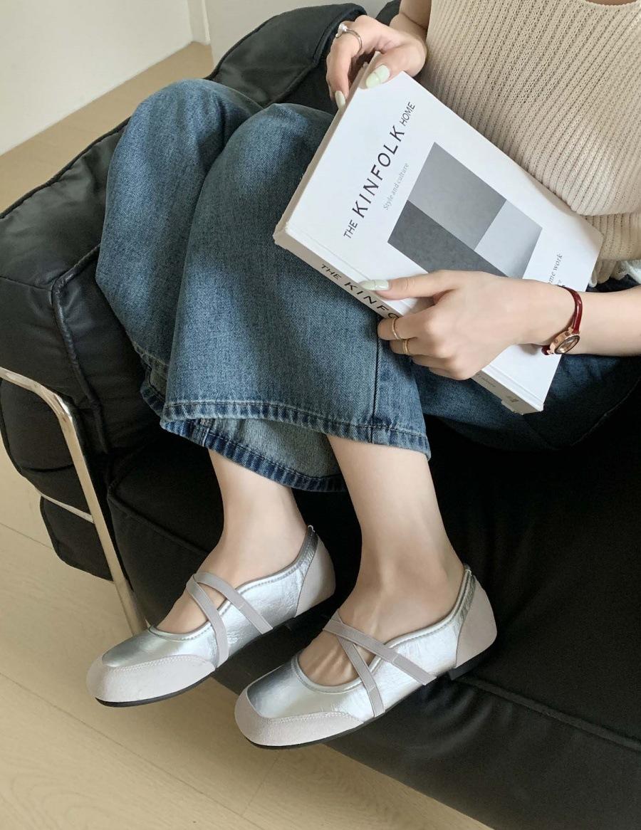 

Нежные туфельки-полусапожки в стиле феи, женские, весна 2025, новые, французский элегантный нишевый дизайн, с юбкой, на мягкой подошве, вечерние туфли 39 серебряный