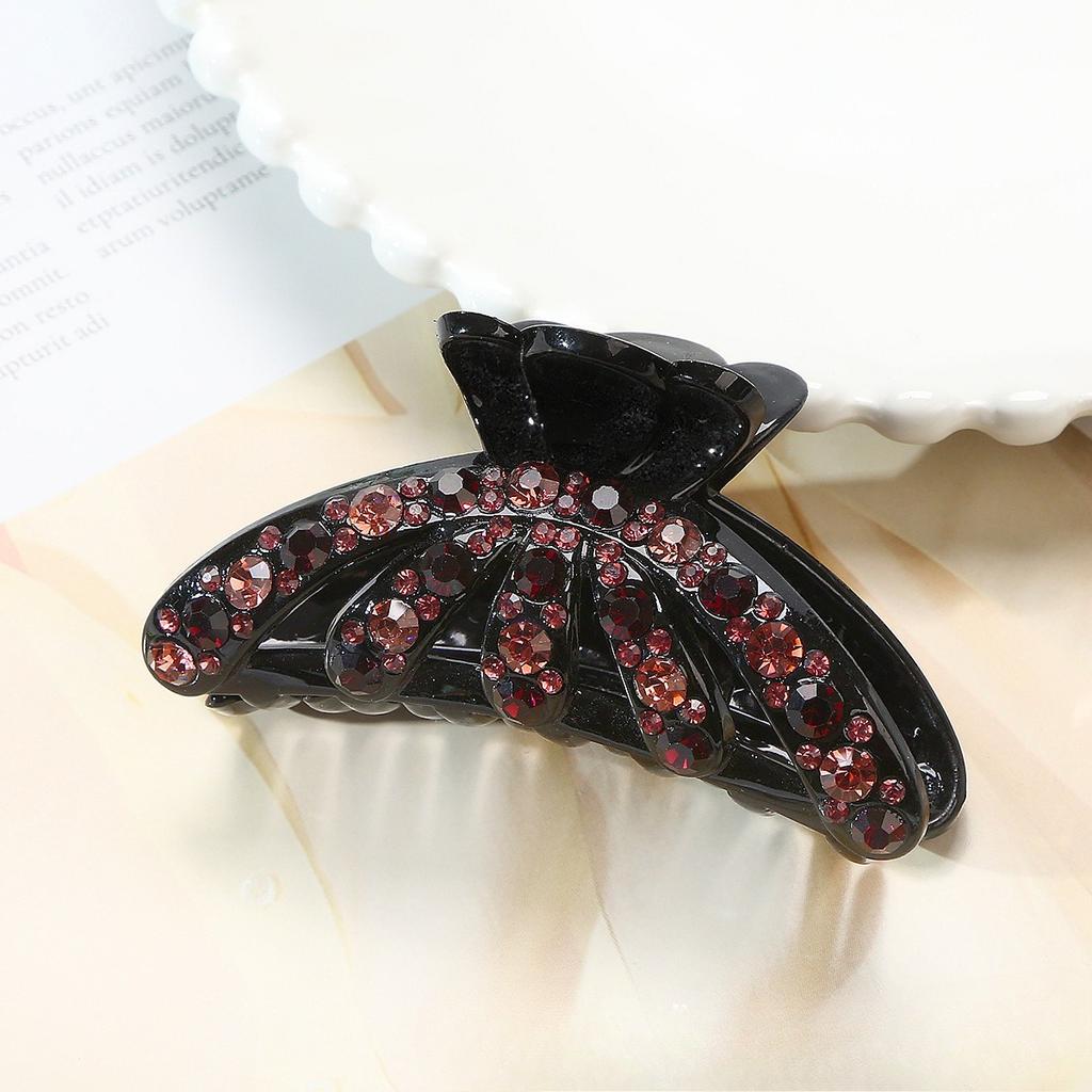 Large Clip Hairpin, with A Girl's Hairstyle, At The Back of The Head, with A Washcloth Pattern, with A Clasp To Hold The Loose Hair Together.